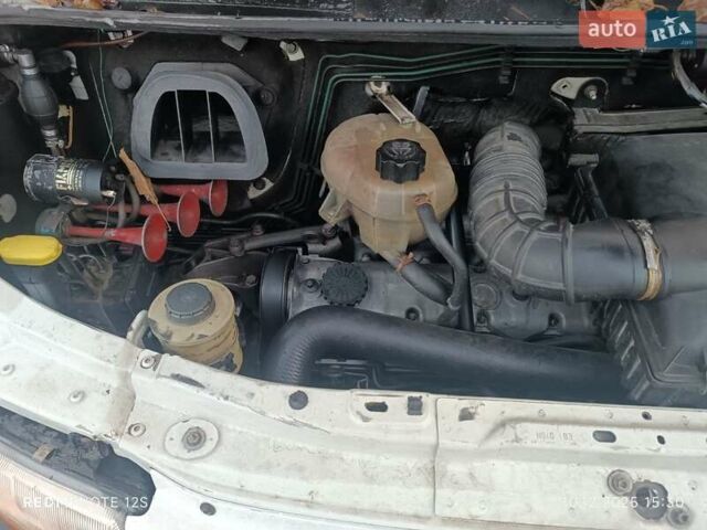 Белый Рено Мастер, объемом двигателя 2.8 л и пробегом 434 тыс. км за 4000 $, фото 2 на Automoto.ua