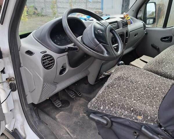 Білий Рено Мастєр, об'ємом двигуна 2.2 л та пробігом 347 тис. км за 4300 $, фото 4 на Automoto.ua