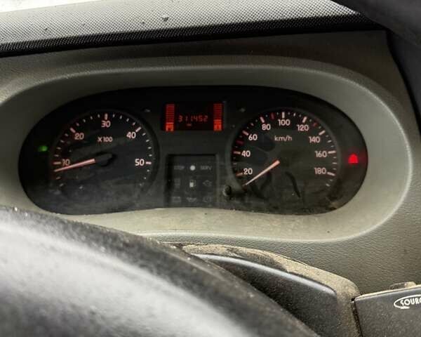 Белый Рено Мастер, объемом двигателя 2.95 л и пробегом 311 тыс. км за 5600 $, фото 16 на Automoto.ua