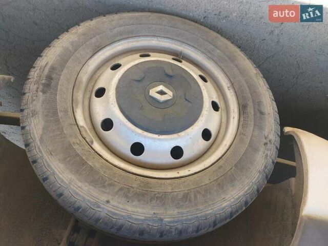 Белый Рено Мастер, объемом двигателя 2.5 л и пробегом 350 тыс. км за 6900 $, фото 4 на Automoto.ua