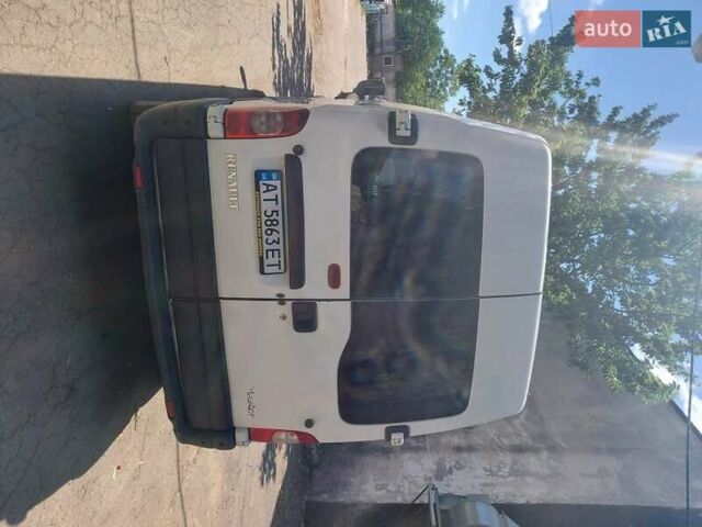Белый Рено Мастер, объемом двигателя 2.5 л и пробегом 350 тыс. км за 6900 $, фото 5 на Automoto.ua