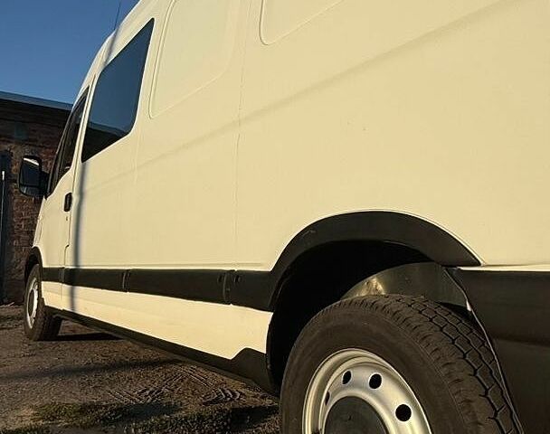 Белый Рено Мастер, объемом двигателя 2.95 л и пробегом 458 тыс. км за 6700 $, фото 4 на Automoto.ua
