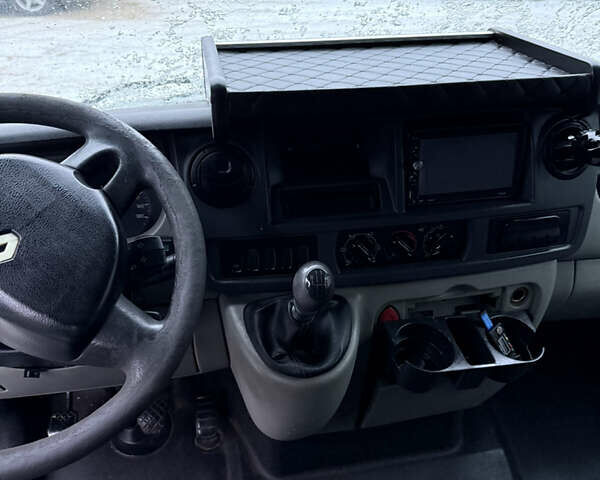 Белый Рено Мастер, объемом двигателя 2.5 л и пробегом 300 тыс. км за 4500 $, фото 9 на Automoto.ua