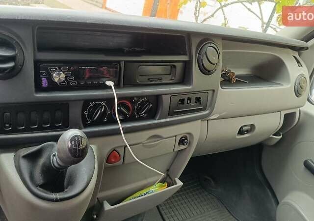 Белый Рено Мастер, объемом двигателя 2.5 л и пробегом 434 тыс. км за 7000 $, фото 2 на Automoto.ua