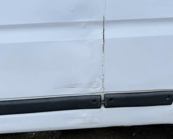 Белый Рено Мастер, объемом двигателя 2.5 л и пробегом 300 тыс. км за 4500 $, фото 4 на Automoto.ua