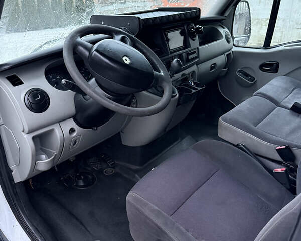 Белый Рено Мастер, объемом двигателя 2.5 л и пробегом 300 тыс. км за 4500 $, фото 7 на Automoto.ua