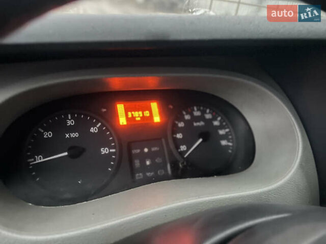 Білий Рено Мастєр, об'ємом двигуна 2.5 л та пробігом 378 тис. км за 6999 $, фото 8 на Automoto.ua