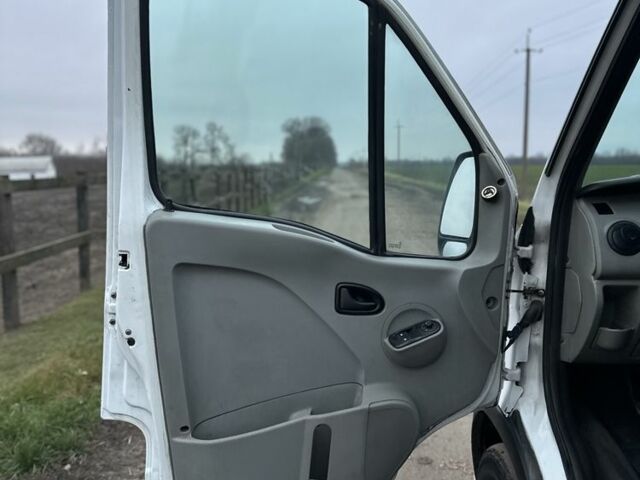 Білий Рено Мастєр, об'ємом двигуна 2.5 л та пробігом 370 тис. км за 4500 $, фото 17 на Automoto.ua