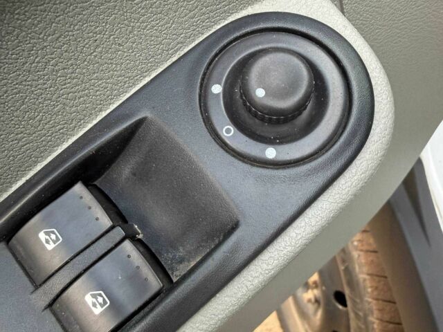 Белый Рено Мастер, объемом двигателя 2.5 л и пробегом 327 тыс. км за 6500 $, фото 12 на Automoto.ua