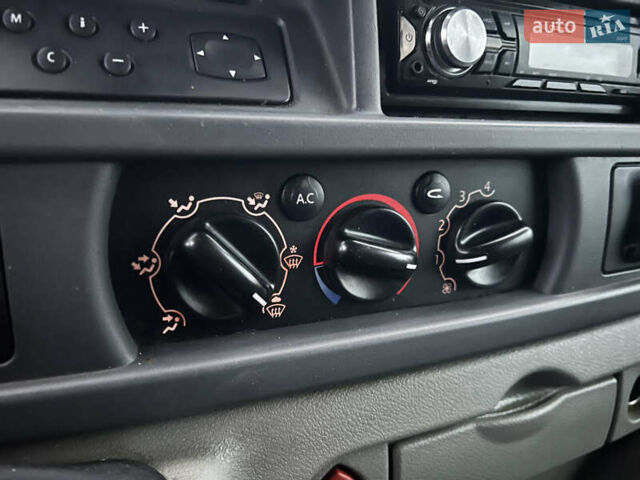 Білий Рено Мастєр, об'ємом двигуна 2.5 л та пробігом 378 тис. км за 6999 $, фото 9 на Automoto.ua