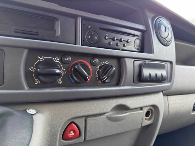 Белый Рено Мастер, объемом двигателя 2.5 л и пробегом 327 тыс. км за 6500 $, фото 11 на Automoto.ua