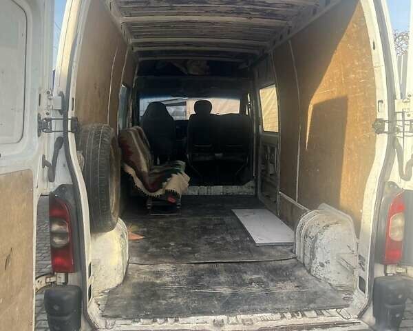 Білий Рено Мастєр, об'ємом двигуна 2.5 л та пробігом 400 тис. км за 10000 $, фото 2 на Automoto.ua