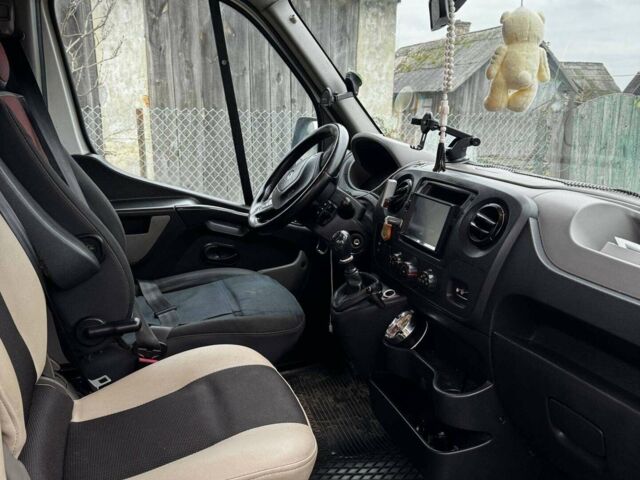 Белый Рено Мастер, объемом двигателя 2.3 л и пробегом 350 тыс. км за 12000 $, фото 4 на Automoto.ua