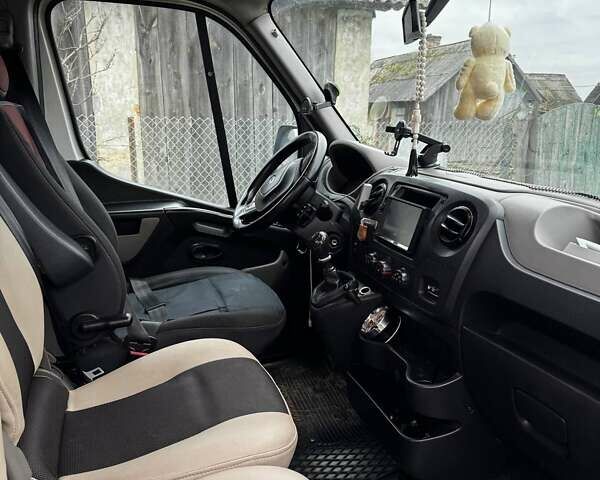 Білий Рено Мастєр, об'ємом двигуна 2.3 л та пробігом 350 тис. км за 12000 $, фото 4 на Automoto.ua