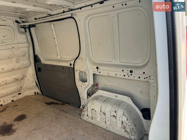 Белый Рено Мастер, объемом двигателя 2 л и пробегом 262 тыс. км за 11500 $, фото 4 на Automoto.ua