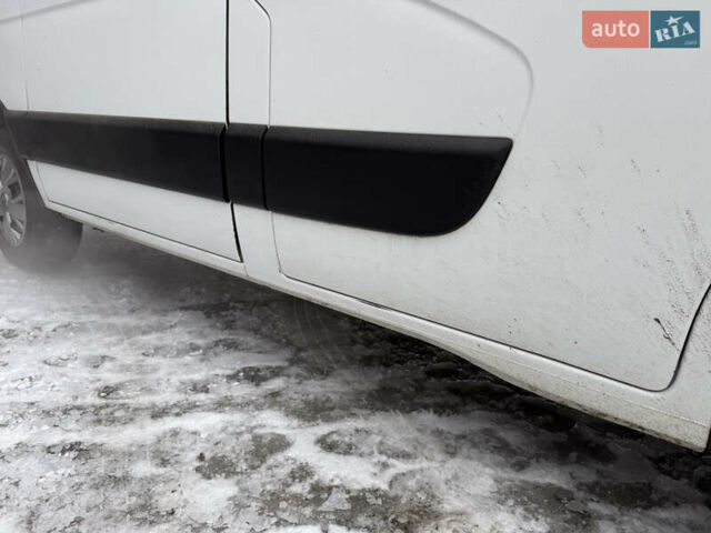 Белый Рено Мастер, объемом двигателя 2.3 л и пробегом 285 тыс. км за 10000 $, фото 4 на Automoto.ua