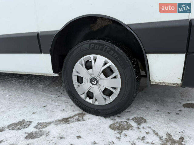 Белый Рено Мастер, объемом двигателя 2.3 л и пробегом 285 тыс. км за 10000 $, фото 5 на Automoto.ua