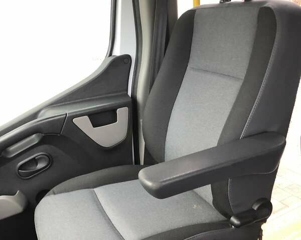 Белый Рено Мастер, объемом двигателя 2.3 л и пробегом 280 тыс. км за 16000 $, фото 48 на Automoto.ua