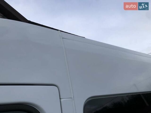 Белый Рено Мастер, объемом двигателя 2.3 л и пробегом 280 тыс. км за 16000 $, фото 11 на Automoto.ua