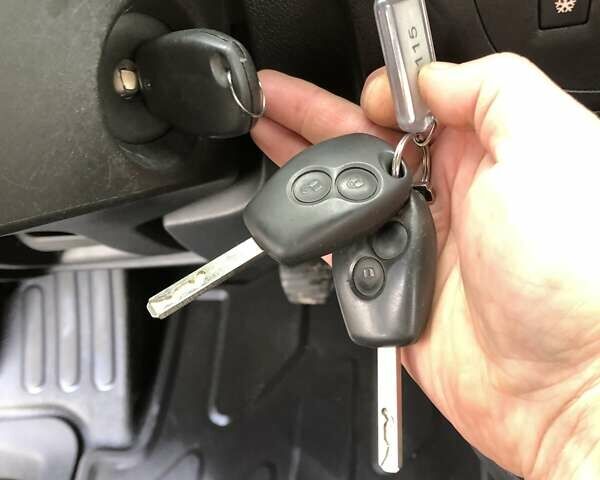 Белый Рено Мастер, объемом двигателя 2.3 л и пробегом 280 тыс. км за 16000 $, фото 44 на Automoto.ua