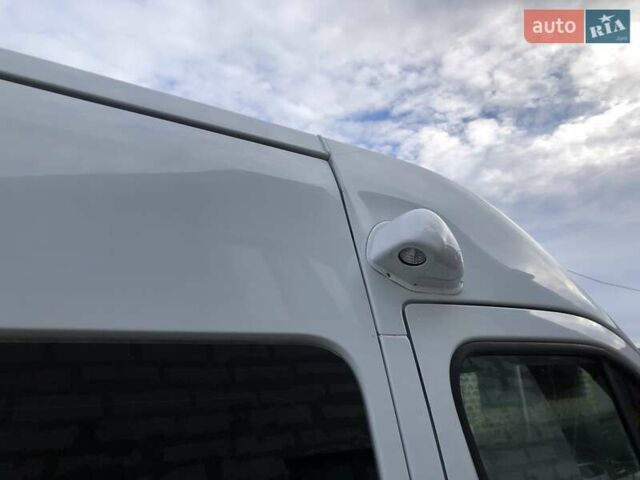 Белый Рено Мастер, объемом двигателя 2.3 л и пробегом 280 тыс. км за 16000 $, фото 14 на Automoto.ua