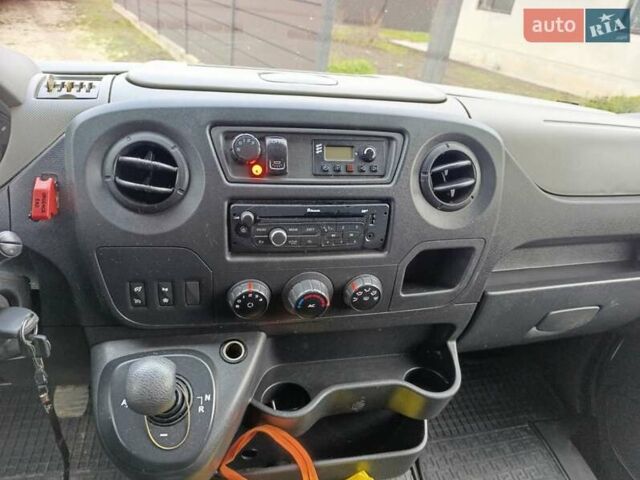 Белый Рено Мастер, объемом двигателя 2.3 л и пробегом 440 тыс. км за 16300 $, фото 1 на Automoto.ua