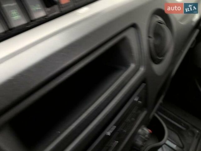 Белый Рено Мастер, объемом двигателя 2.3 л и пробегом 280 тыс. км за 16000 $, фото 45 на Automoto.ua