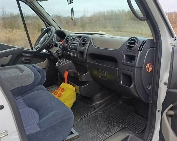 Белый Рено Мастер, объемом двигателя 2.3 л и пробегом 440 тыс. км за 16300 $, фото 7 на Automoto.ua