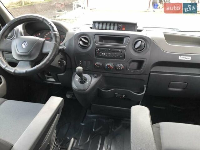 Белый Рено Мастер, объемом двигателя 2.3 л и пробегом 280 тыс. км за 16000 $, фото 52 на Automoto.ua