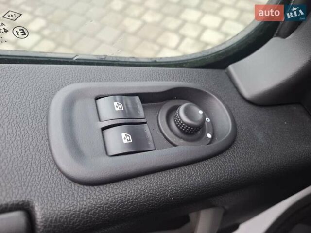 Белый Рено Мастер, объемом двигателя 2.3 л и пробегом 211 тыс. км за 19250 $, фото 19 на Automoto.ua