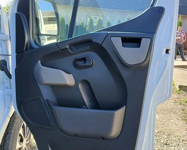 Белый Рено Мастер, объемом двигателя 2.3 л и пробегом 255 тыс. км за 15999 $, фото 10 на Automoto.ua