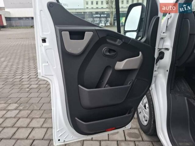 Белый Рено Мастер, объемом двигателя 2.3 л и пробегом 211 тыс. км за 19250 $, фото 9 на Automoto.ua