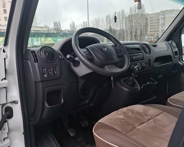 Белый Рено Мастер, объемом двигателя 2.3 л и пробегом 211 тыс. км за 19250 $, фото 12 на Automoto.ua