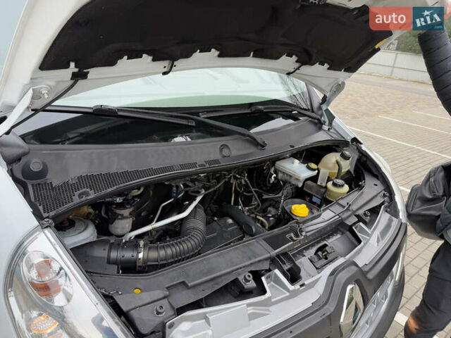 Белый Рено Мастер, объемом двигателя 2.3 л и пробегом 350 тыс. км за 15999 $, фото 57 на Automoto.ua