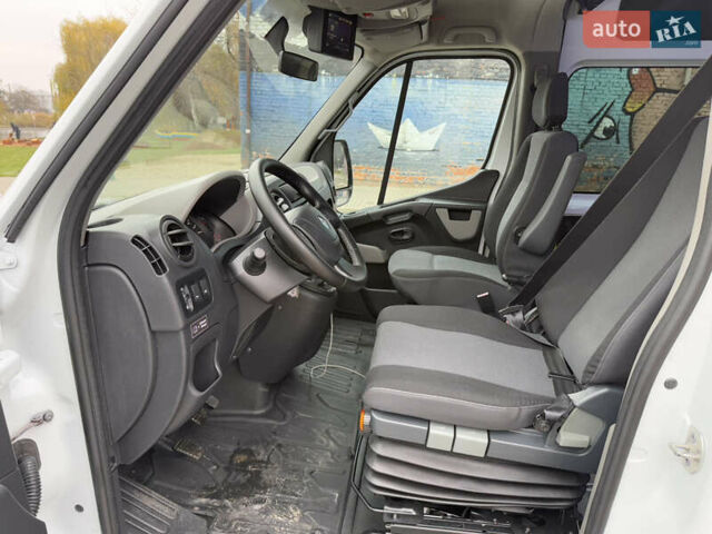 Белый Рено Мастер, объемом двигателя 2.3 л и пробегом 350 тыс. км за 15999 $, фото 44 на Automoto.ua