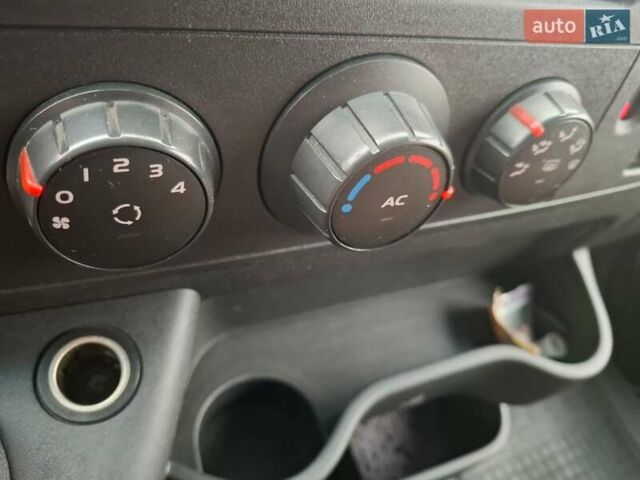 Белый Рено Мастер, объемом двигателя 2.3 л и пробегом 211 тыс. км за 19250 $, фото 21 на Automoto.ua