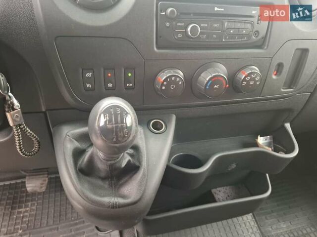 Белый Рено Мастер, объемом двигателя 2.3 л и пробегом 211 тыс. км за 19250 $, фото 16 на Automoto.ua