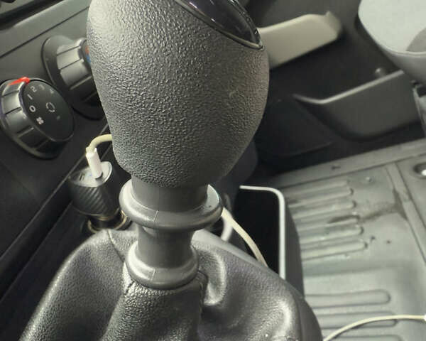 Белый Рено Мастер, объемом двигателя 2.3 л и пробегом 350 тыс. км за 15999 $, фото 34 на Automoto.ua