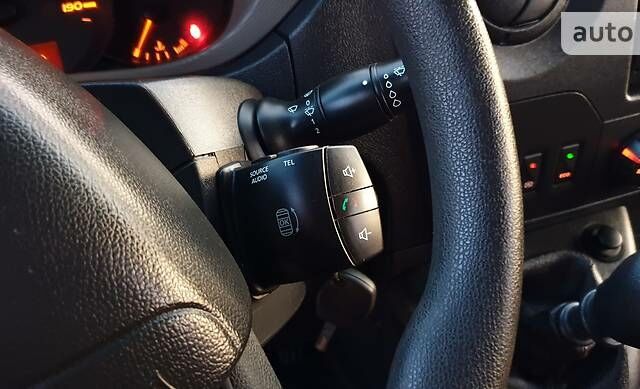 Белый Рено Мастер, объемом двигателя 2.3 л и пробегом 171 тыс. км за 19800 $, фото 19 на Automoto.ua