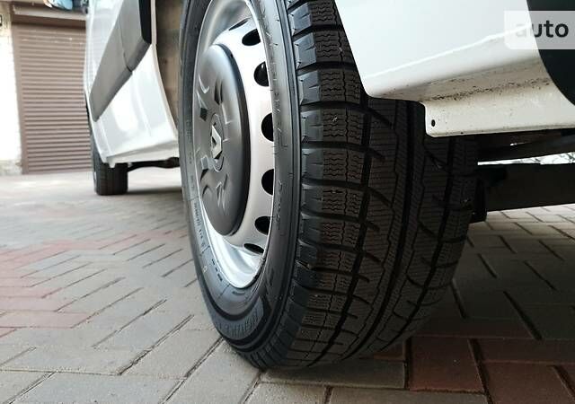 Белый Рено Мастер, объемом двигателя 2.3 л и пробегом 171 тыс. км за 19800 $, фото 58 на Automoto.ua