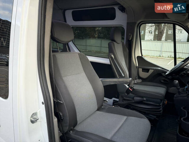 Белый Рено Мастер, объемом двигателя 2.3 л и пробегом 300 тыс. км за 16300 $, фото 51 на Automoto.ua