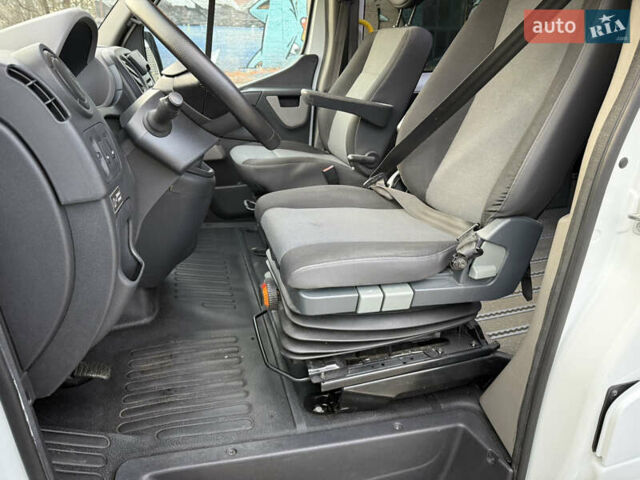 Белый Рено Мастер, объемом двигателя 2.3 л и пробегом 300 тыс. км за 16300 $, фото 47 на Automoto.ua