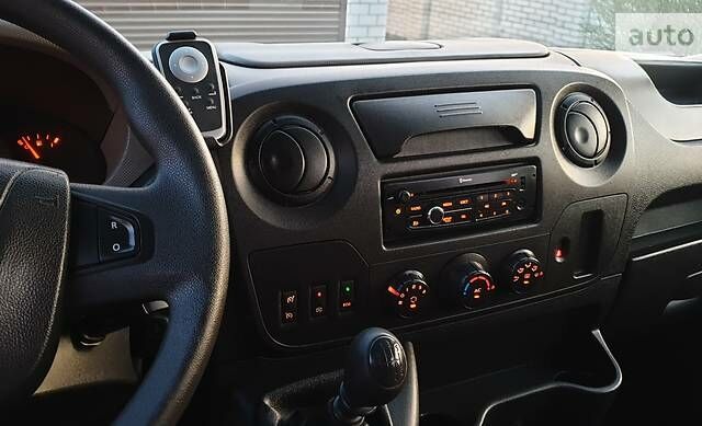 Белый Рено Мастер, объемом двигателя 2.3 л и пробегом 171 тыс. км за 19800 $, фото 23 на Automoto.ua