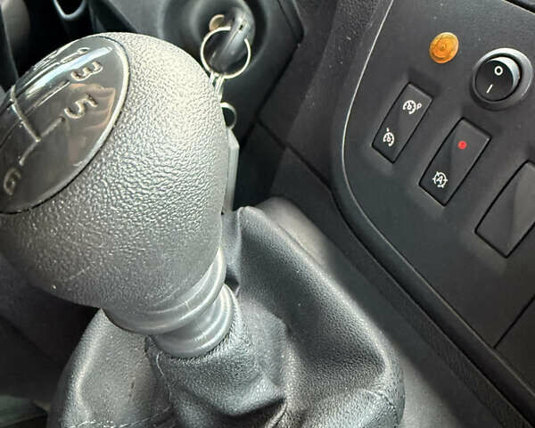 Белый Рено Мастер, объемом двигателя 2.3 л и пробегом 300 тыс. км за 16300 $, фото 39 на Automoto.ua