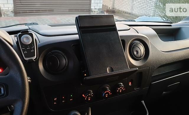 Белый Рено Мастер, объемом двигателя 2.3 л и пробегом 171 тыс. км за 19800 $, фото 24 на Automoto.ua