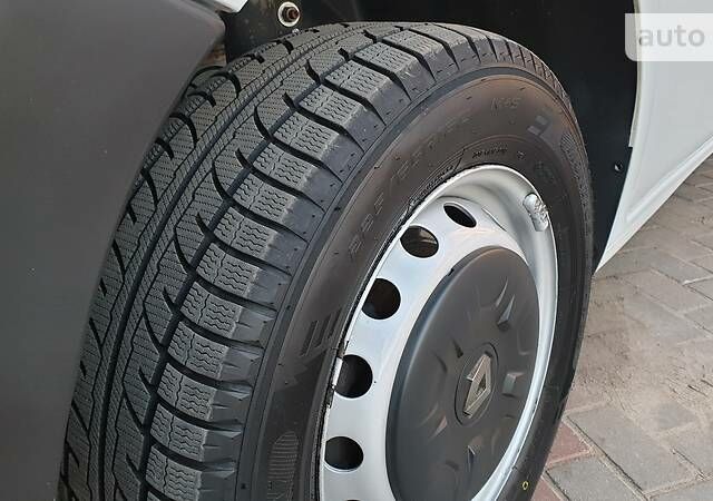 Белый Рено Мастер, объемом двигателя 2.3 л и пробегом 171 тыс. км за 19800 $, фото 57 на Automoto.ua