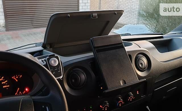 Белый Рено Мастер, объемом двигателя 2.3 л и пробегом 171 тыс. км за 19800 $, фото 26 на Automoto.ua