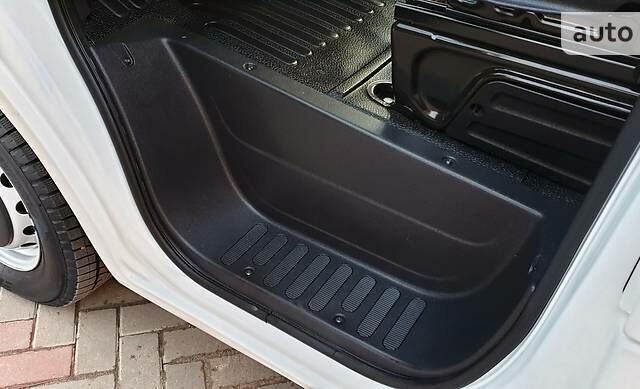 Белый Рено Мастер, объемом двигателя 2.3 л и пробегом 171 тыс. км за 19800 $, фото 8 на Automoto.ua