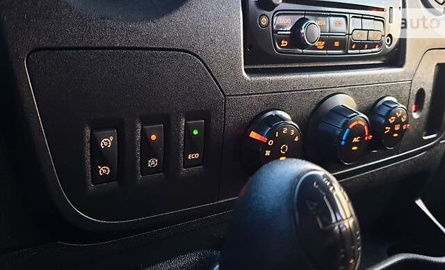 Белый Рено Мастер, объемом двигателя 2.3 л и пробегом 171 тыс. км за 19800 $, фото 13 на Automoto.ua