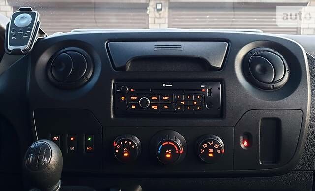 Белый Рено Мастер, объемом двигателя 2.3 л и пробегом 171 тыс. км за 19800 $, фото 34 на Automoto.ua